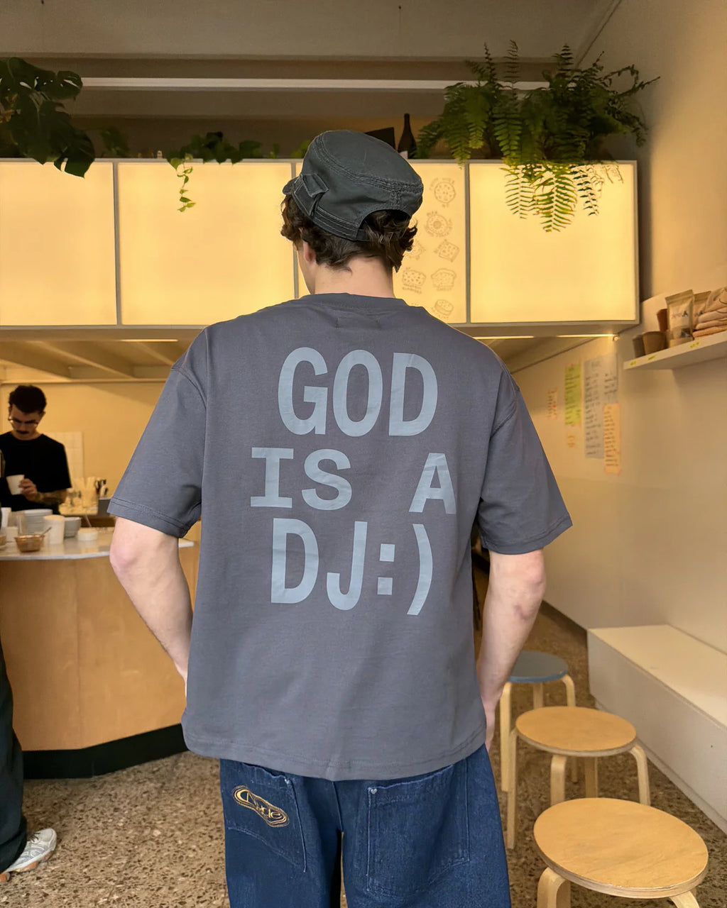 Camiseta God is a DJ – Nude Project