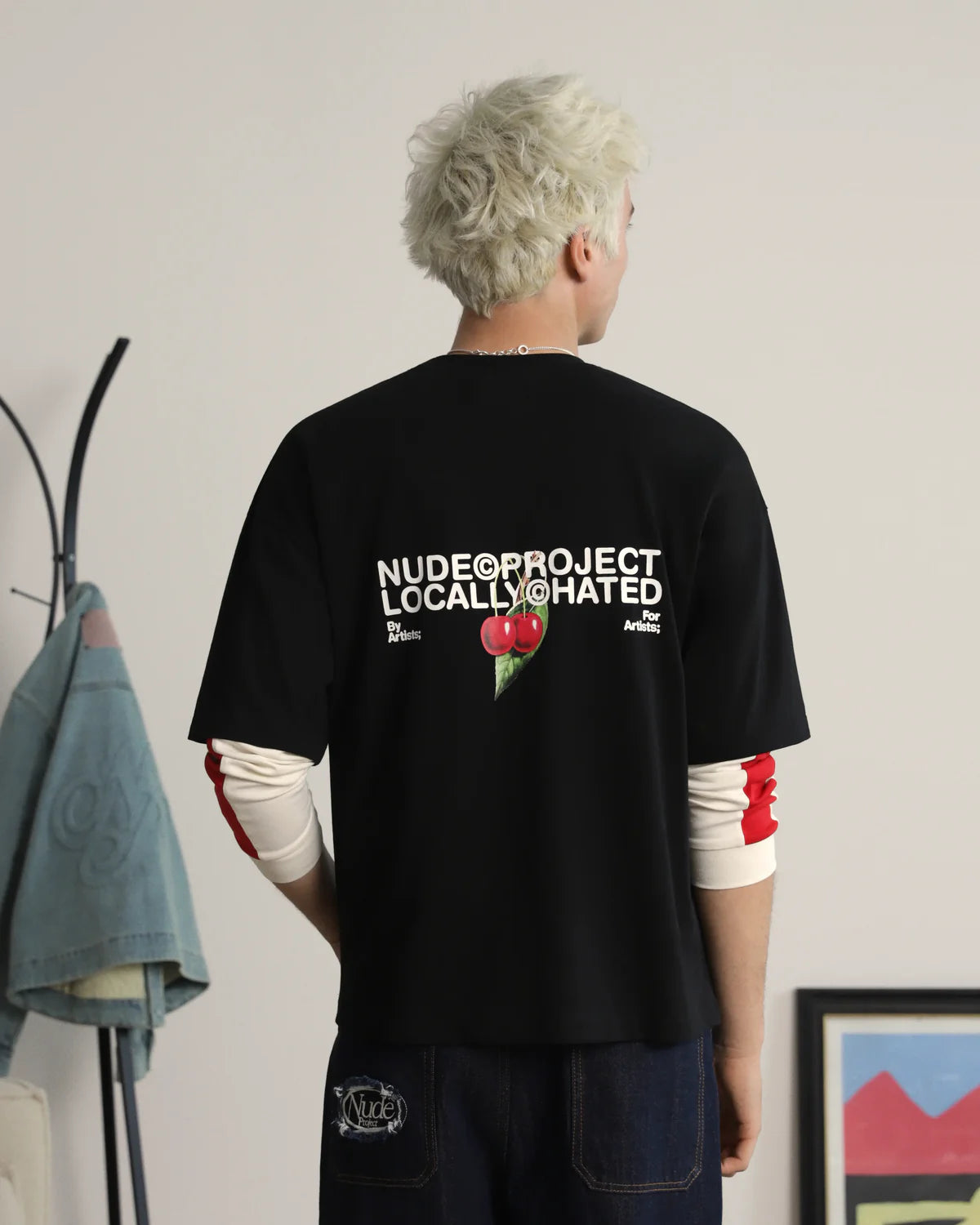 Camiseta Locally Hated Cherry Negra - Nude Project